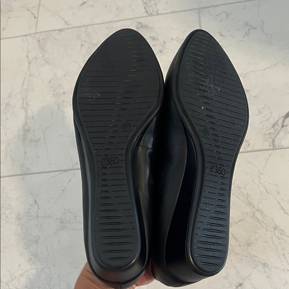Ecco Women's Elegant Black Flats - Picture 6 of 8